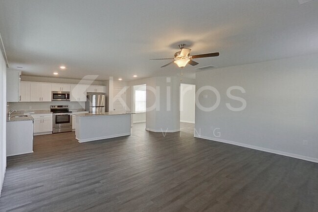 Photo - 301 Hemlock Ct