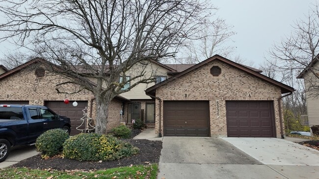 Building Photo - Spacious 2-Bed Townhome with Finished Basement, Pond View & Attached Garage in Fairfield