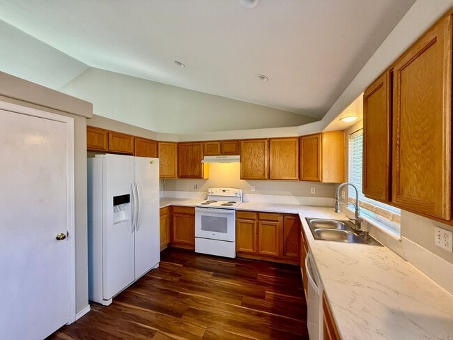 Photo - 6860 McEwan St