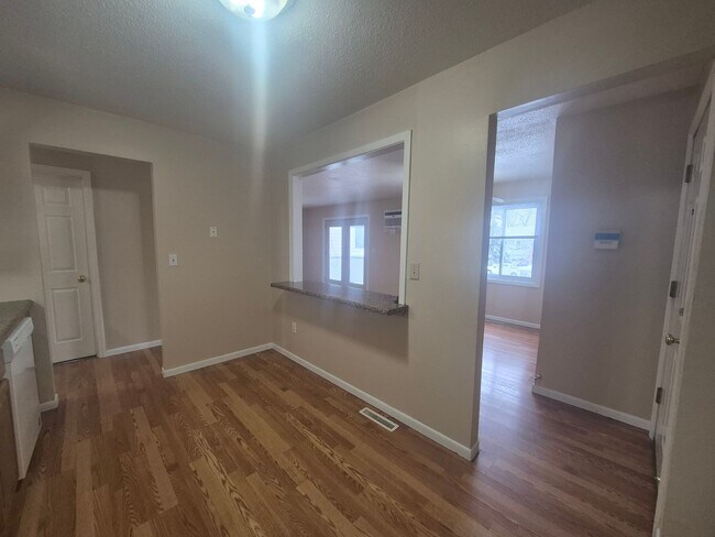 Photo - 896 Wescott Square Unit 103