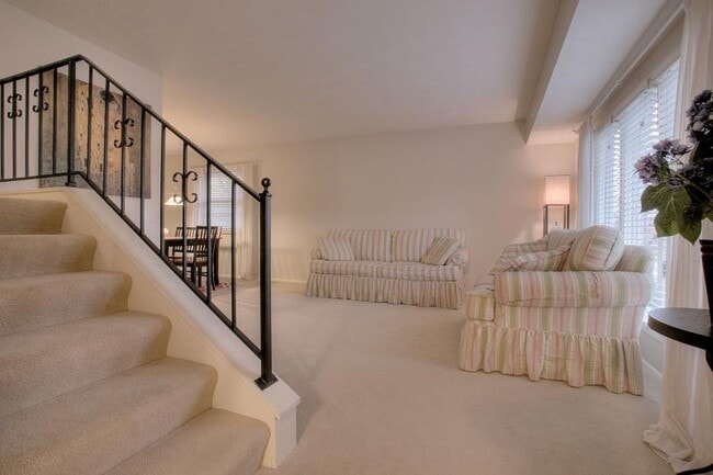 Photo - 307 Marian Ave