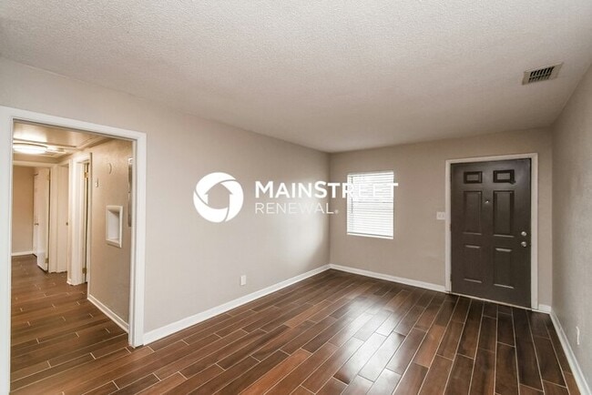 Photo - 3 Bedroom Pet-Friendly Home in JACKSONVILLE, FL with Main Street Renewal