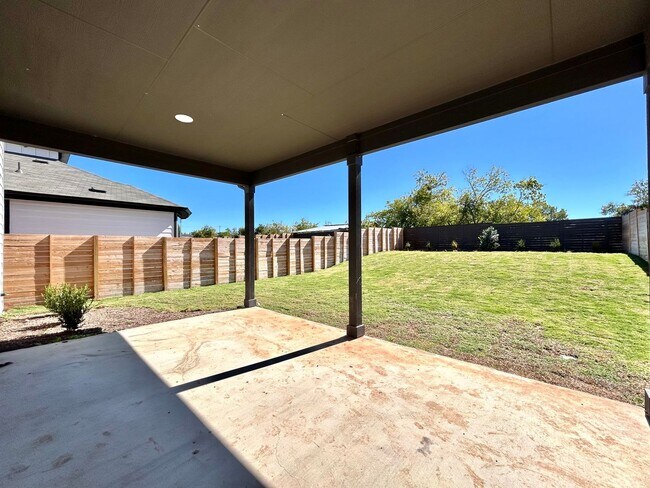 Photo - Spacious 4/BR 3/BA Home with Modern Upgrad...