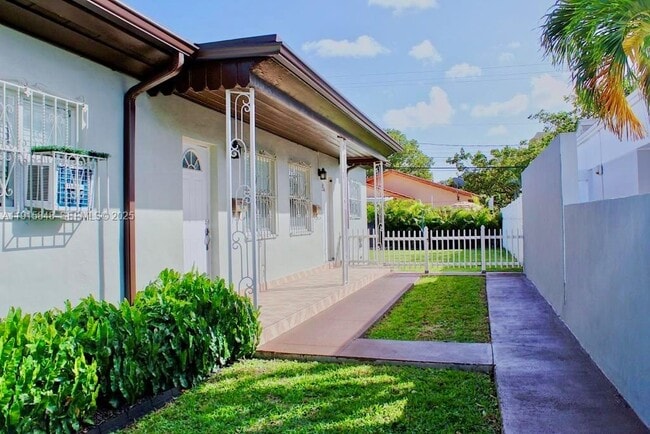 Photo - 3690 SW 24th St