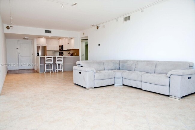 Photo - 3675 N Country Club Dr Unidad 1903