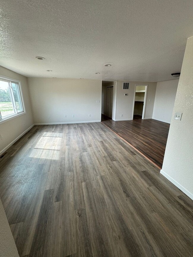 Photo - 4 Bedroom 2 Bath - Quiet country Property