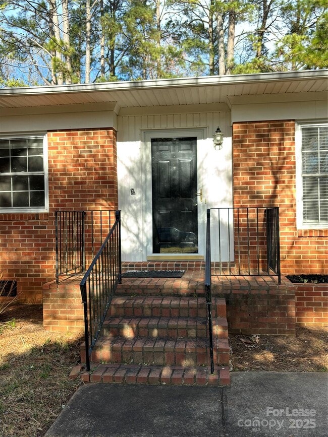 Photo - 818 Ferndale Dr