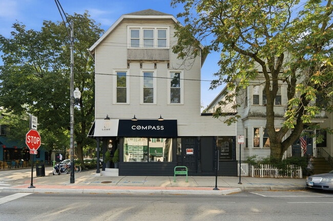 Building Photo - 3300 N Southport Ave
