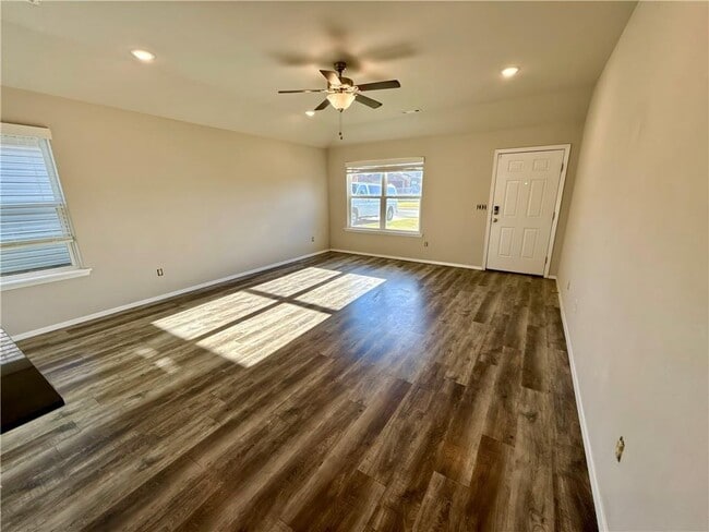 Photo - 530 Woodcreek Lp