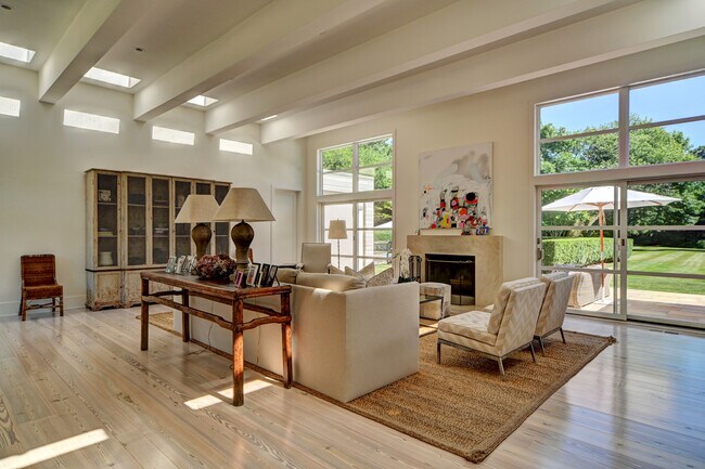 Photo - 12 Hedge Row Ln