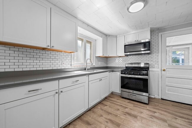 Photo - 559 S Goodman St