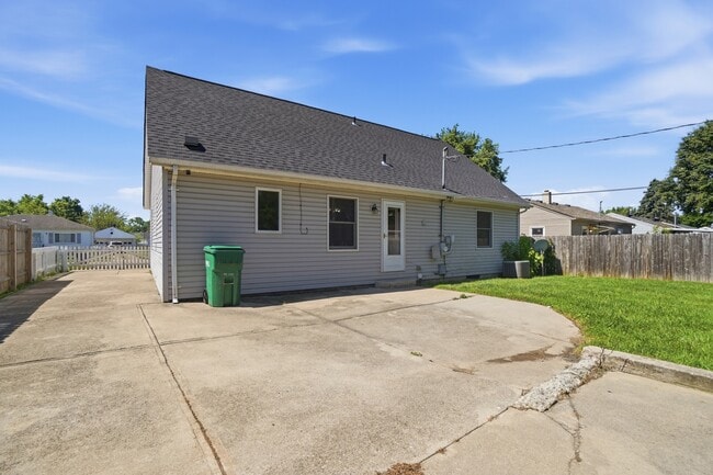 Photo - 245 Fitchland Dr
