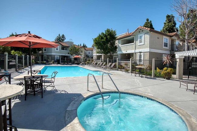 Photo - Camino Ruiz Square Apartments