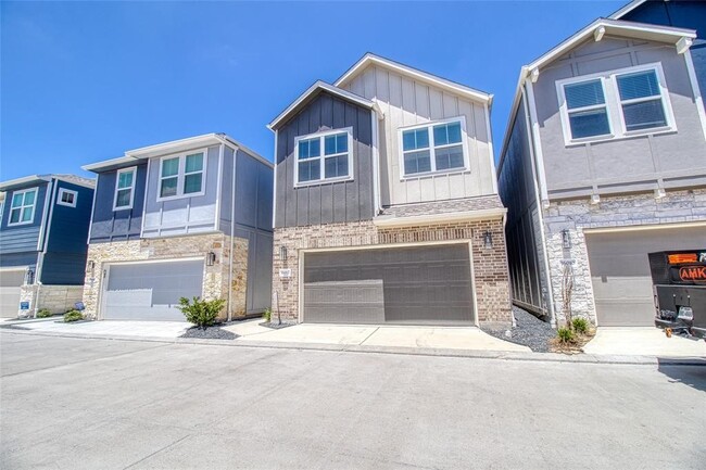 Building Photo - 16012 Oregon Oak Dr