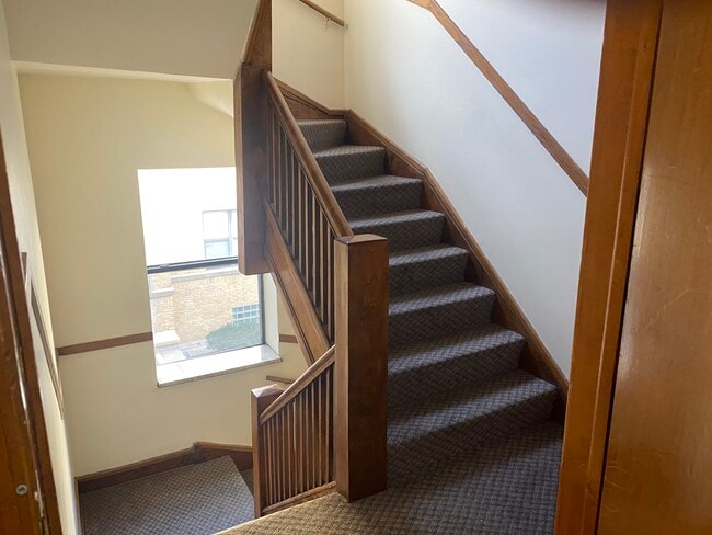 Stairwell - 4924 N Kedzie Ave Unit 2-W