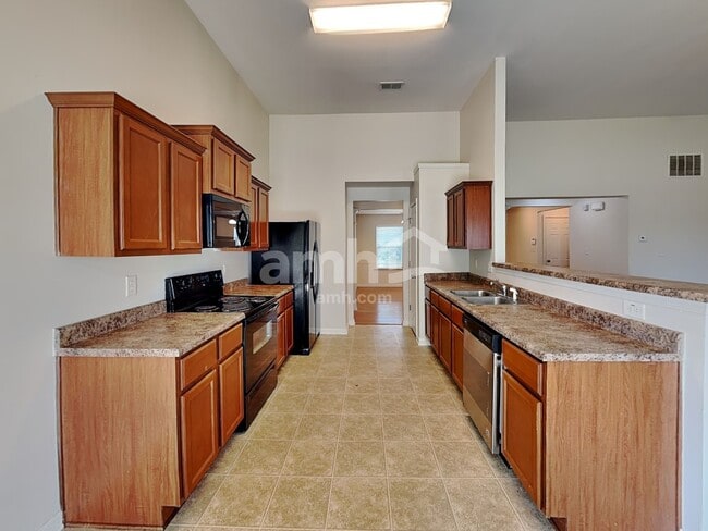 Photo - 975 Donington Cir