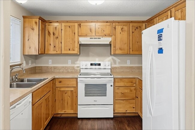 Photo - 2132 E Third Street