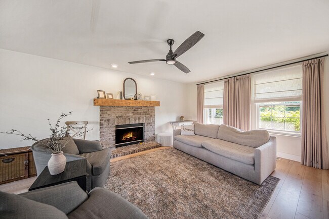 Photo - 403 Pembroke-