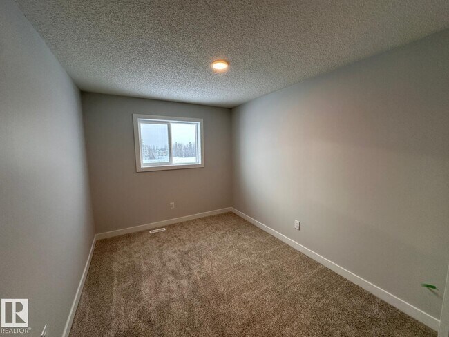 Photo - 3014-3019 9 St NW