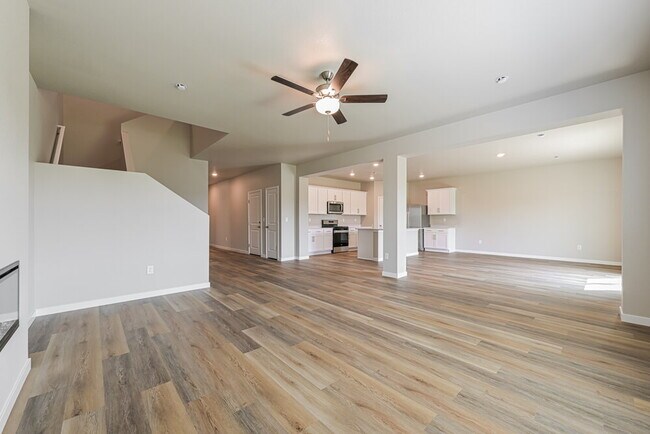 Photo - 2180 Christina St