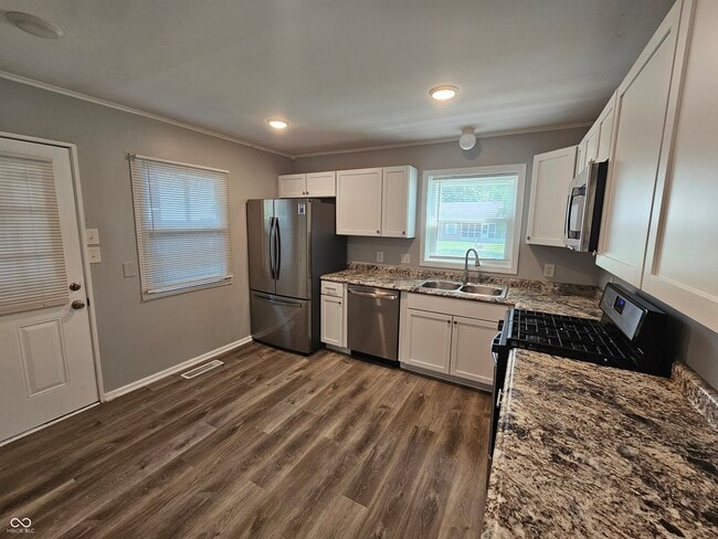 Photo - 608 Bernard Ave