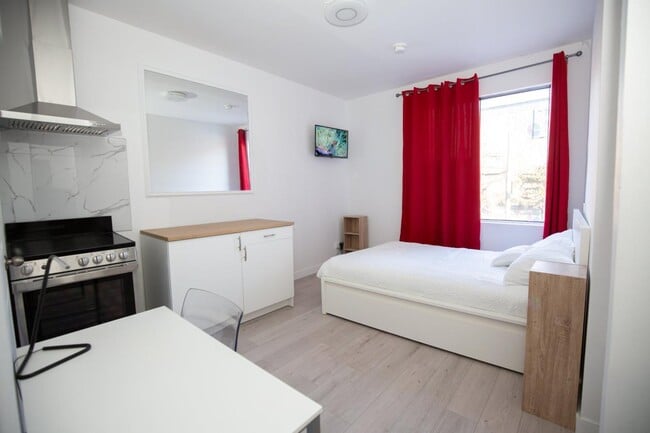 Building Photo - 1711 R. Saint-Denis