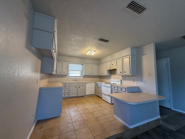 Photo - 7825 Memphis Ave Apartamento Unidad B