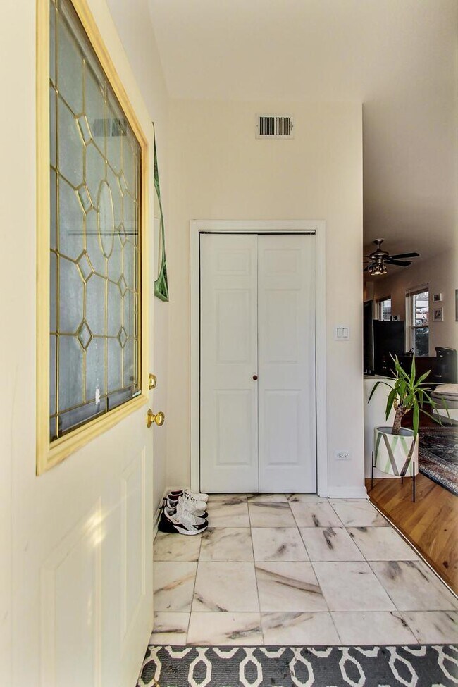 Photo - 2148 W Erie St Unidad 1