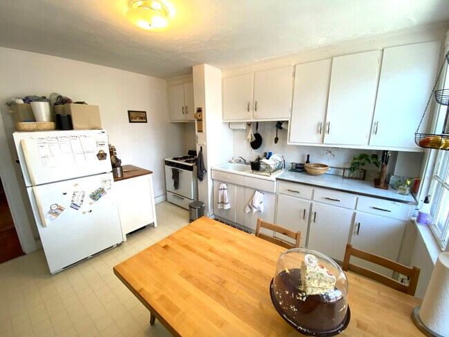 Photo - 24 Lanark Rd Unit 2