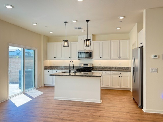 Photo - 25189 Hunter Ave