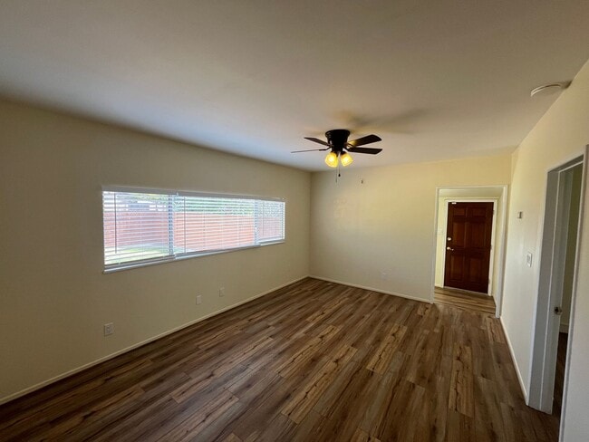 Photo - 565 Hobbs Ln