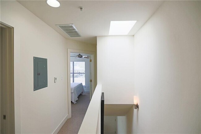 Photo - 711 W 32nd St Apartment Unit 141