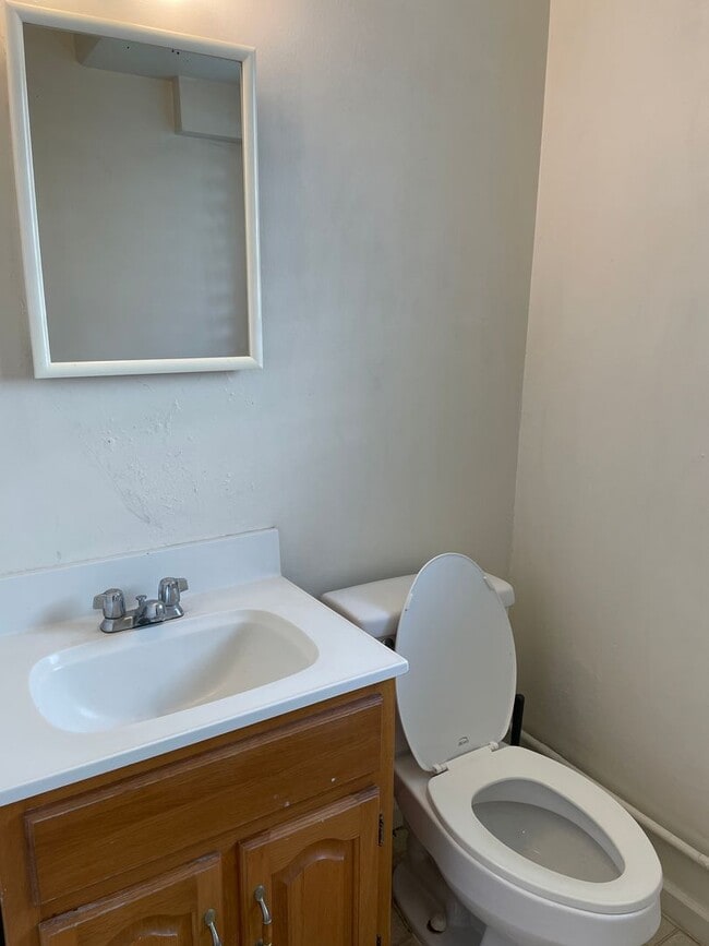 Photo - Makiki - Thurston Ave - 1 Bdrm/1 Bath - $1... Unit E