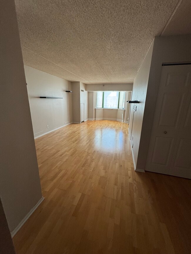 Building Photo - 270 E Highland Ave Unit 442 Rental