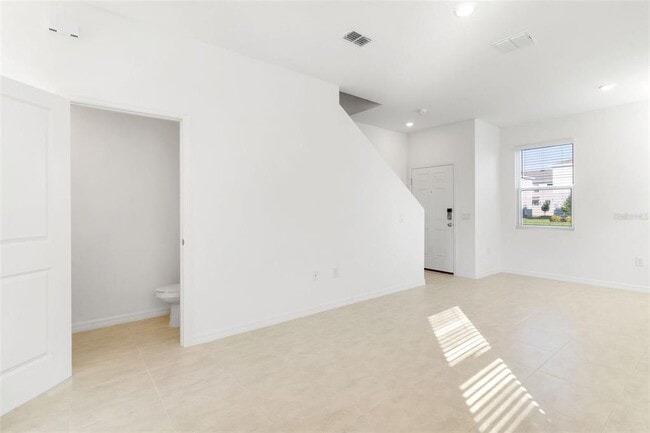 Photo - 2987 Skyline Lp