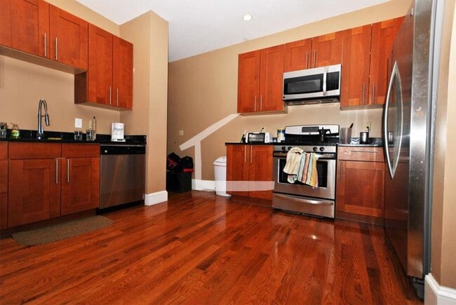 Photo - 10 Glenville Ave
