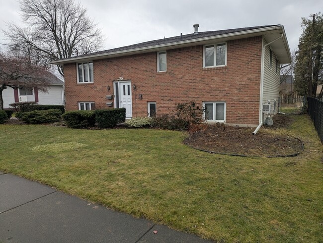 Building Photo - 28 Mead St Unit Lower