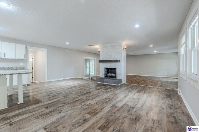 Photo - 343 Meadowview Dr