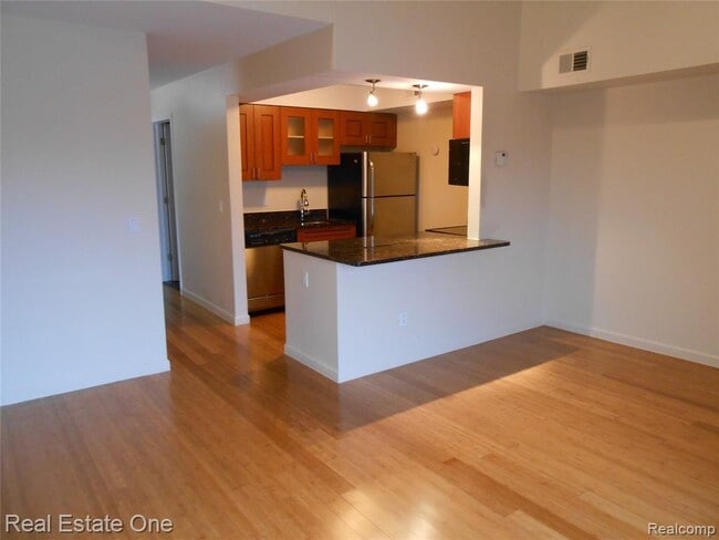 Photo - 2830 Davison Ave