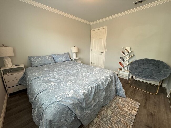 Building Photo - Charming 4-Bedroom, 2-Bath Fully Furnished... Rental