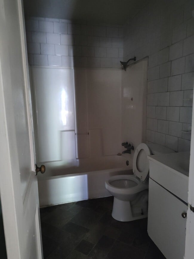 Photo - 661 Woodbury Rd