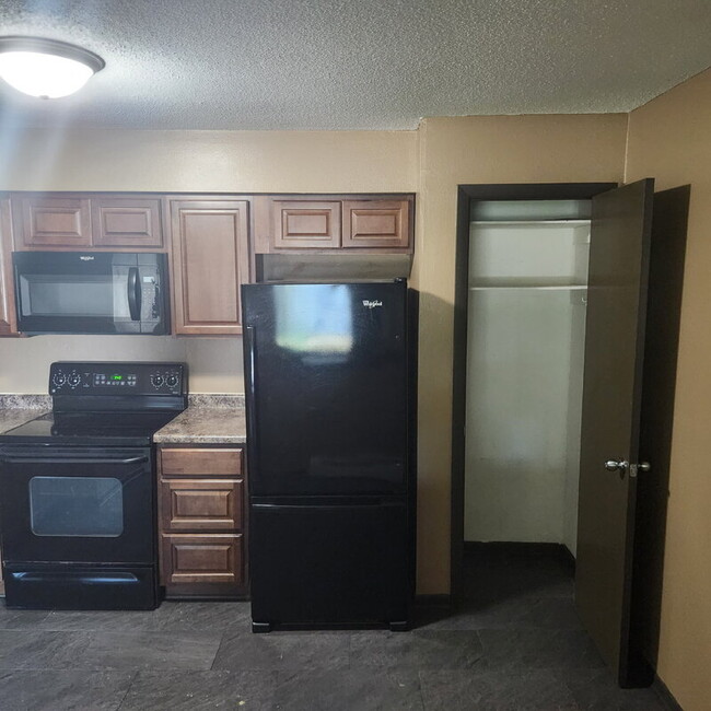 Photo - 450 Laurel St Unidad Apt 5