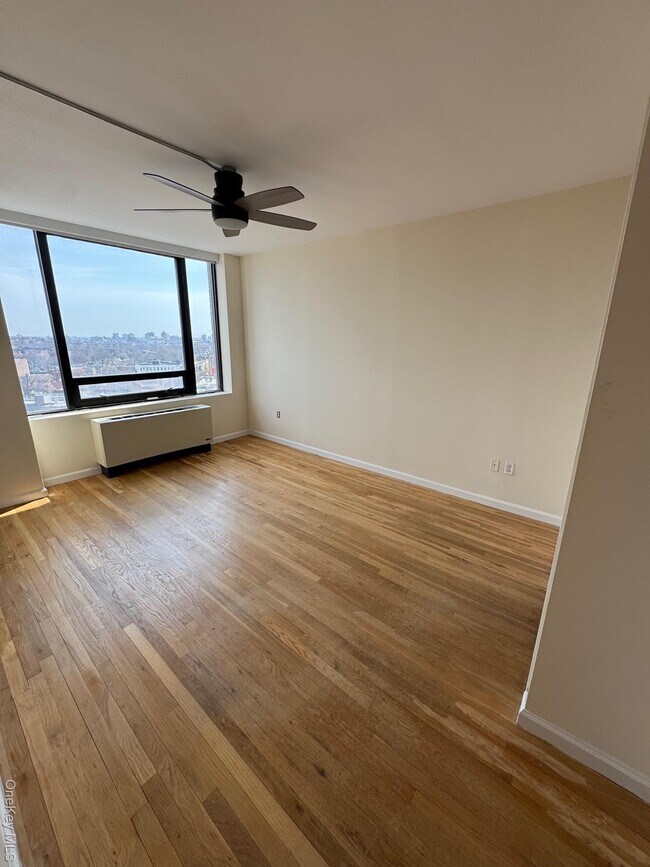 Photo - 116-24 Grosvenor Ln Unidad 11D