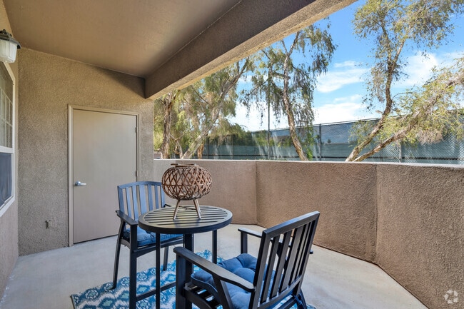 1BR, 1BA - 792SF - Patio