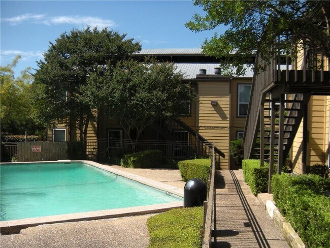 Photo - 1000 W 26th St Unidad 207