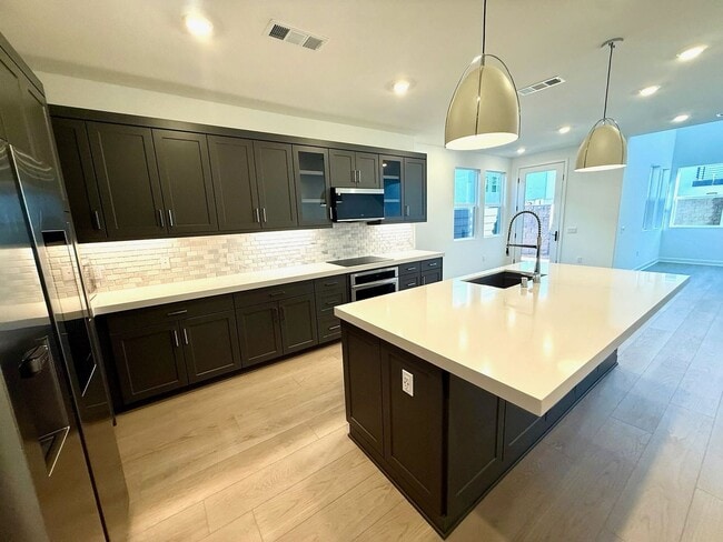 Building Photo - LIVE IN A NEW HOME!