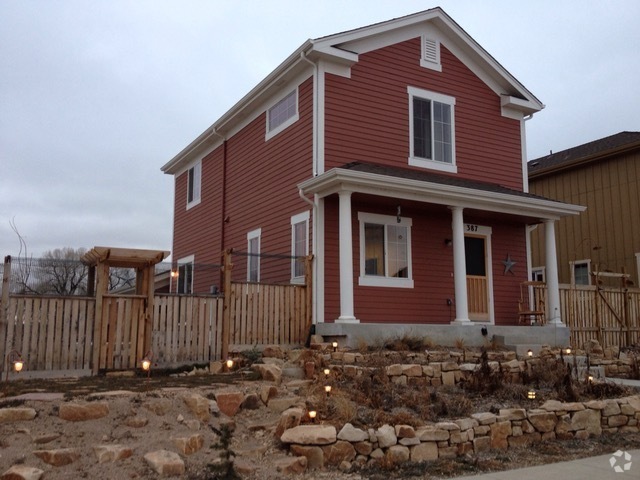 Building Photo - 4 Bed, 3 Bath House Solar Home in Old Town...