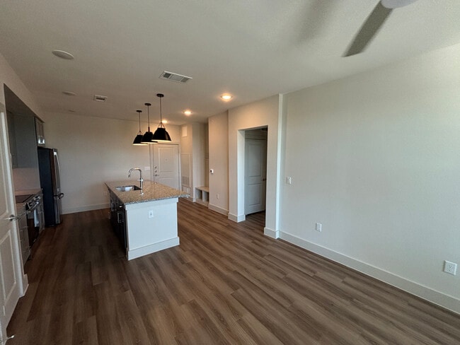 Photo - 216 Flint Rdg Rd Unidad b4