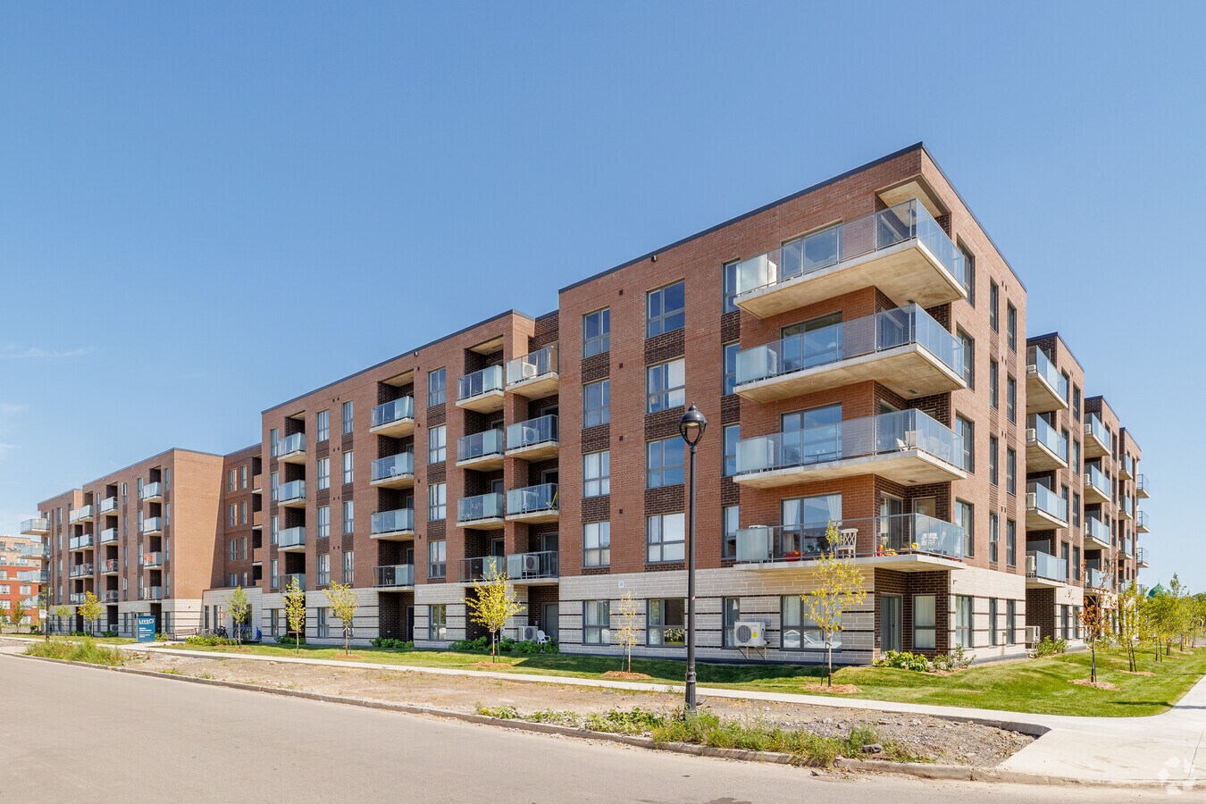 Photo - 2211 Harry-Halton