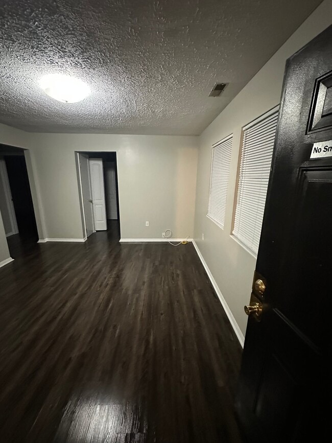 Building Photo - 448 N Hills Rd